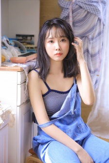把毛笔放到洞里写字不准掉